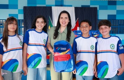 Prefeitura de Campo Alegre inicia entrega novos fardamentos, mochilas e garrafinhas para estudantes da rede municipal