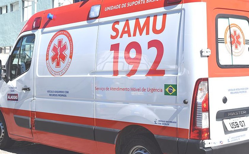 Após reagir a assalto jovem é baleado em ponto de ônibus, no Barro Duro