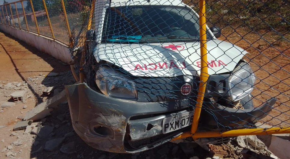 Ambulância sofre atentado enquanto transportava um paciente no município de Maruim / Foto: Divulgação/Redes Sociais