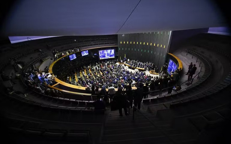 Governo consegue acordo e Congresso adia votação de calendário de liberação de emendas
