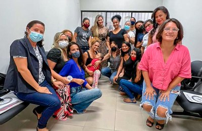 Em roda de conversa, juíza Emanuela Porangaba tira dúvidas sobre violência doméstica