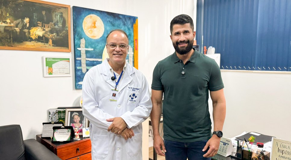 Deputado Federal Delegado Fabio Costa na entrega de equipamentos. Fonte: Assessoria