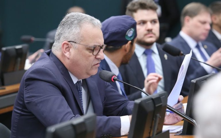 Comissão aprova projeto para proteger vítimas de crimes de divulgação de imagens íntimas