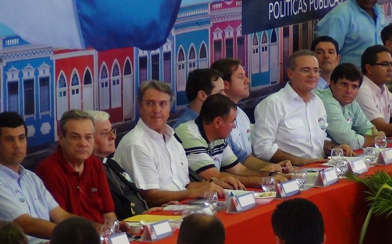 Collor diz que só união de partidos pode mudar realidade em AL