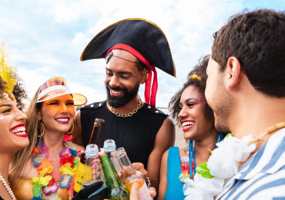 Consumo excessivo de álcool pode prejudicar a saúde durante o Carnaval