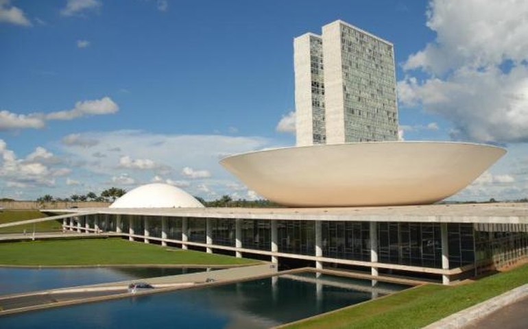 Semana no Congresso tem reforma política, Refis e votação da meta fiscal