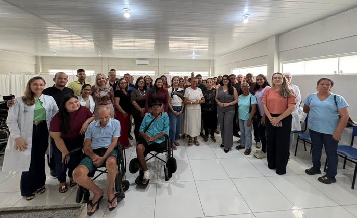 Entrega de cadeiras de rodas na sede do Credefipi
