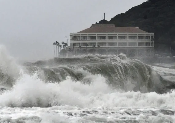 EUA: Helene, rebaixado a tempestade tropical, deixa 30 mortos e milhões sem energia