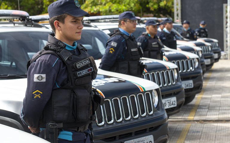 Polícia prende um dos ladrões que tentou assaltar turistas em duna no Ceará
