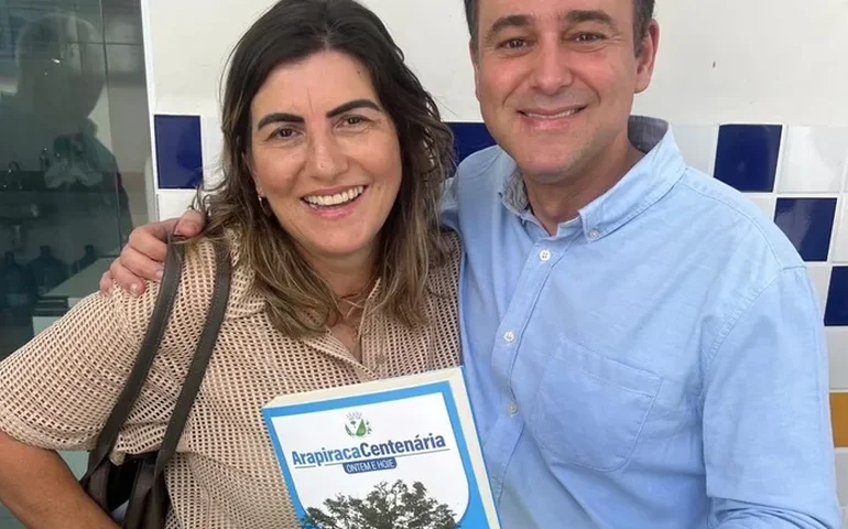 Mônica Nunes e Yale Fernandes, destacam a importância histórica do livro Arapiraca Centenária – ontem e hoje
