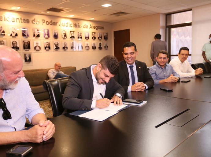 Prefeito Dalminho assina termo de cooperação do município de Belo Monte ao programa Rural Legal do TJAL