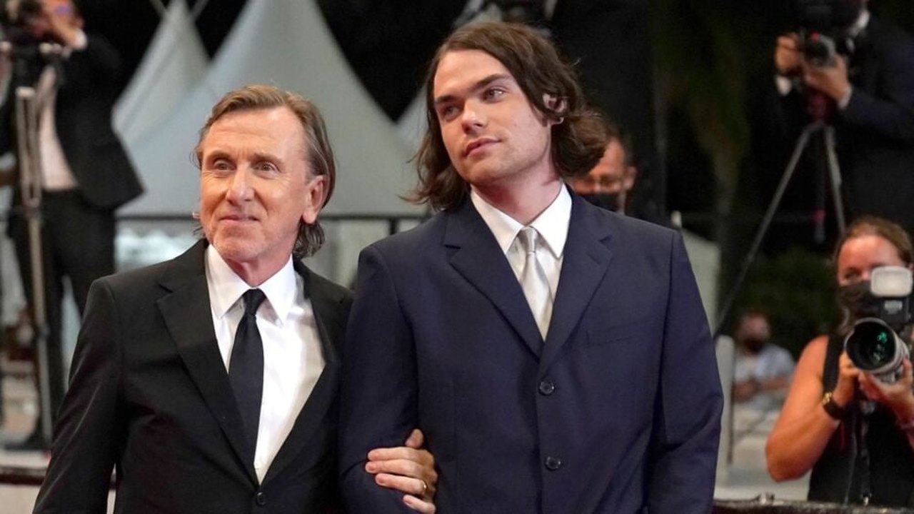 Morre aos 25 anos o músico Cormac Roth, filho do ator Tim Roth