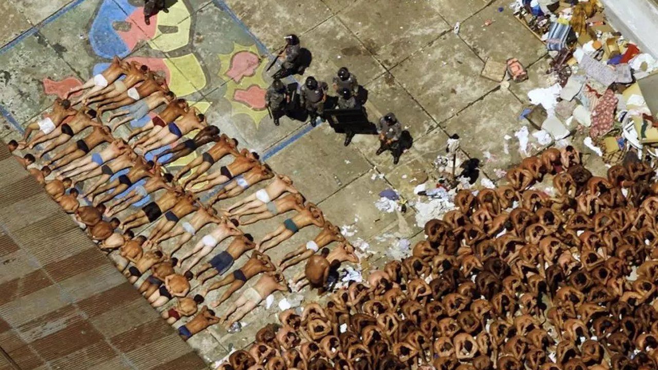 Último indulto natalino de Bolsonaro livra PMs do massacre do Carandiru