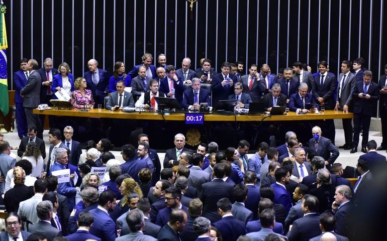 Plenário da Câmara aprovou 87 propostas no 1º semestre; reforma tributária foi maior destaque