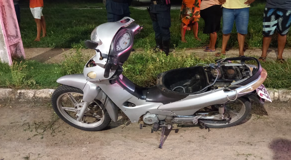 Motociclista morre e passageira fica ferida após colisão em poste na Barra dos Coqueiros / Foto: Foto: CPTran/SE