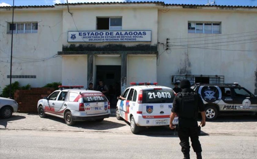 Polícia Civil prende suspeito de roubar 20 celulares de loja em Penedo, AL