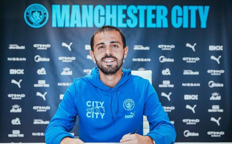 Especulado na Arábia Saudita, Bernardo Silva renova com o Manchester City até 2026