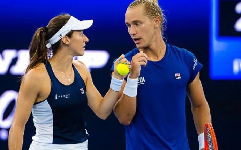 Luisa Stefani e Rafael Matos celebram vaga na semifinal do Aberto da Austrália