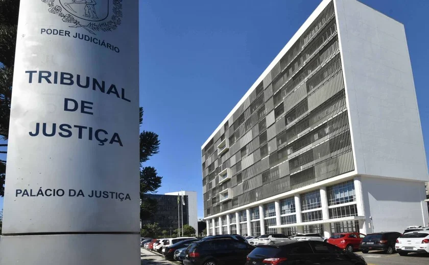 TJ-PR paga R$ 27,4 mi em penduricalhos a juízes às vésperas de eleição na Corte