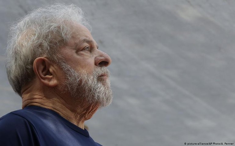 Defesa de Lula afirma não ter acesso a provas e vai ao STF para paralisar ação