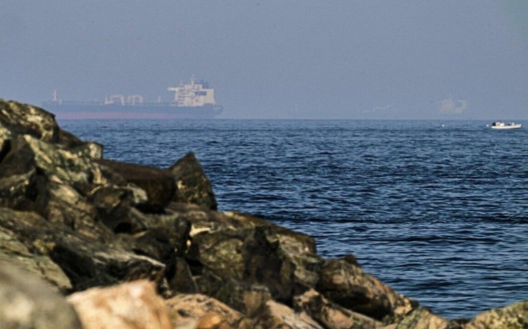 EUA afirmam ter abatido drones iranianos e atacado radares no estreito de Ormuz