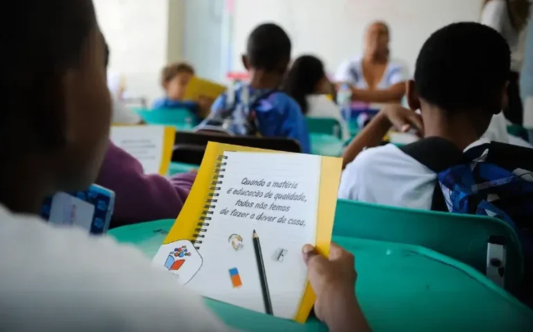 Professora é condenada a quase 10 anos de prisão por injúria racial contra aluno em Piraju (SP)