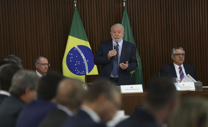Para Lula, o BNDES deve voltar a financiar obras nos estados