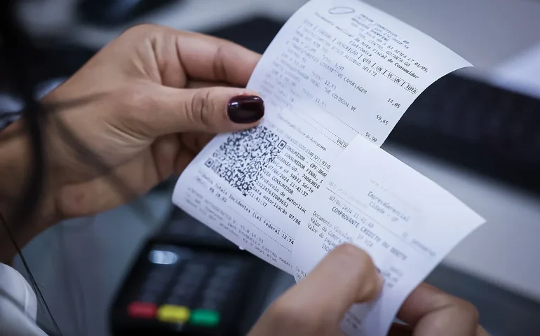 'CPF na nota?': O hábito que pode esconder riscos invisíveis à privacidade do consumidor