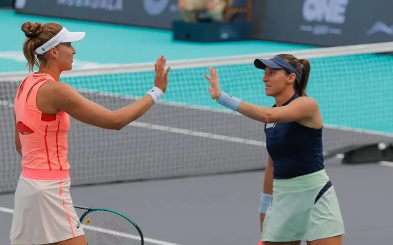 Bia Haddad e Luisa Stefani avançam à semifinal das duplas em Abu Dabi