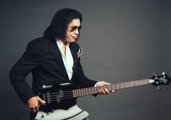 Gene Simmons cobra R$ 72 mil para que fã seja seu assistente em dia de show