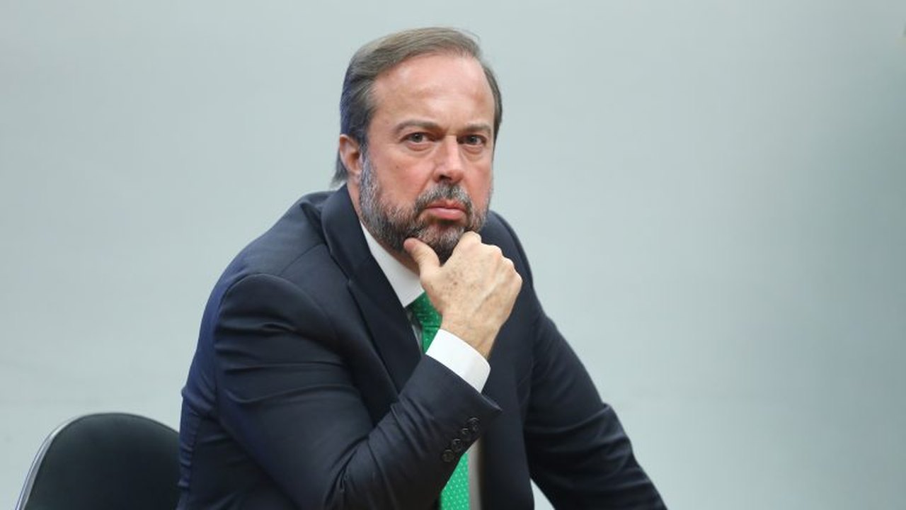 Possibilidade de permanência da mistura de 32% na gasolina é enfatizada por Silveira