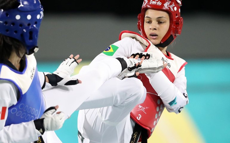 Brasileira Maria Clara Pacheco garante mais uma vaga do taekwondo em Paris-2024