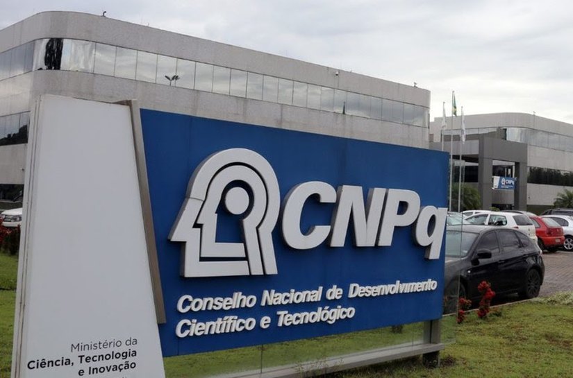 Governo do Brasil recompõe orçamento do CNPq e fortalece a formação científica nacional