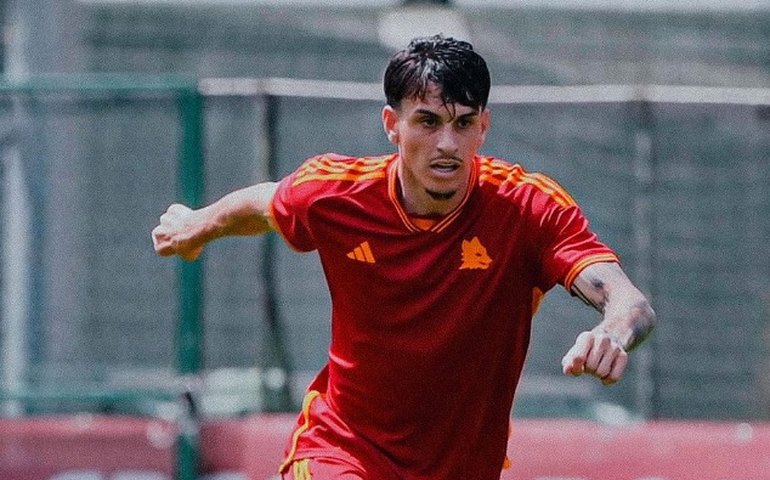 Al-Ahli, time de Roberto Firmino, oficializa a chegada do zagueiro Roger Ibañez