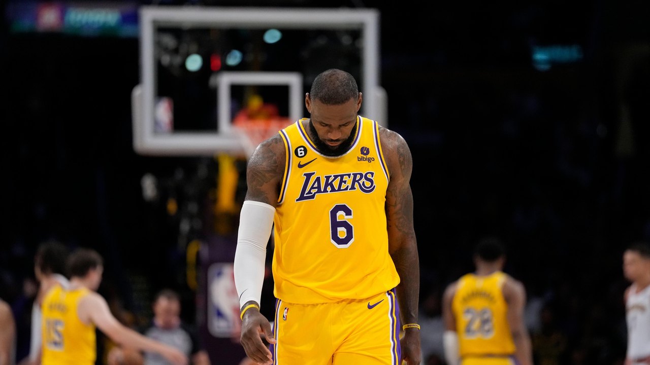 LeBron James evita projetar futuro após queda dos Lakers e indica aposentadoria na NBA