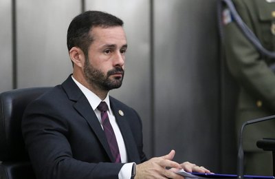 “Rodrigo é subordinado de Arthur Lira e se beneficia com o atraso das eleições indiretas”, diz deputado