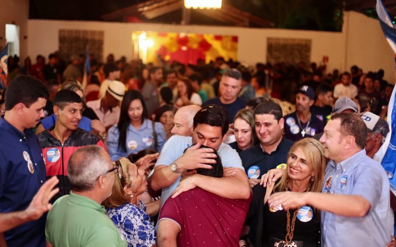 Sertão e Agreste abraçam campanha de Rodrigo Valença a deputado federal