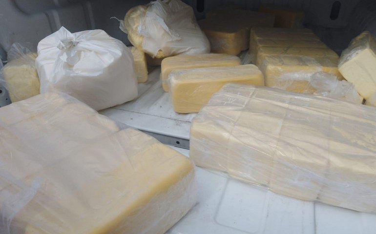 Vigilância Sanitária autua estabelecimentos e apreende 490 kg de alimentos impróprios