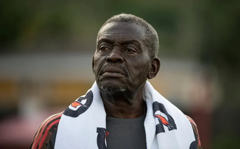 Denir, lendário massagista do Flamengo, morre aos 75 anos
