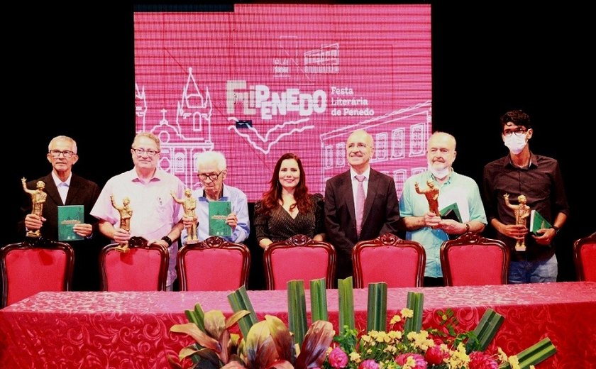 Entrega da Comenda Barão de Penedo encerra FliPenedo 2022