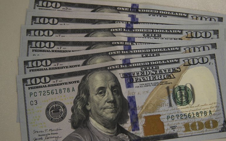 Dólar fecha abaixo de R$ 5,50 pela primeira vez em quase um mês