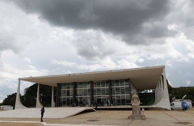 STF adia julgamento sobre cumprimento de pena após condenação por júri