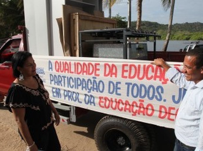 Prefeitura de Marechal entrega móveis novos na escola de Santa Rita