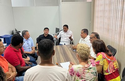 Prefeitura de Palmeira e Sindprev discutem enquadramento dos profissionais da Saúde e Assistência