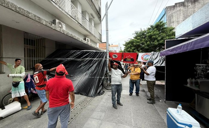 FNL monta acampamento no Centro de Maceió por reforma agrária