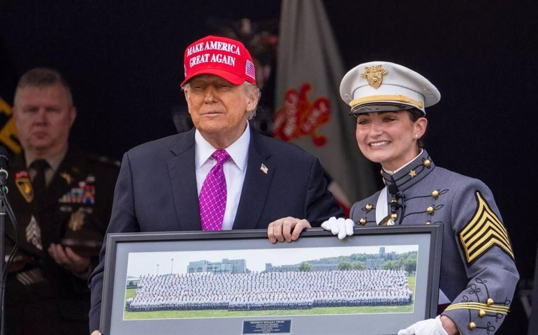 Trump diz que os EUA estão produzindo mísseis hipersônicos em 'grandes quantidades'