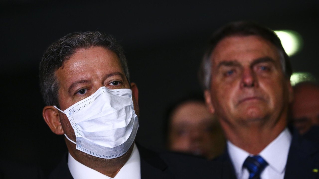 Mídia: políticos brasileiros costuram anistia para Jair Bolsonaro nos bastidores da Câmara