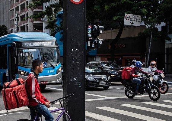 Prestadores de serviço de apps não têm relação de emprego, define projeto