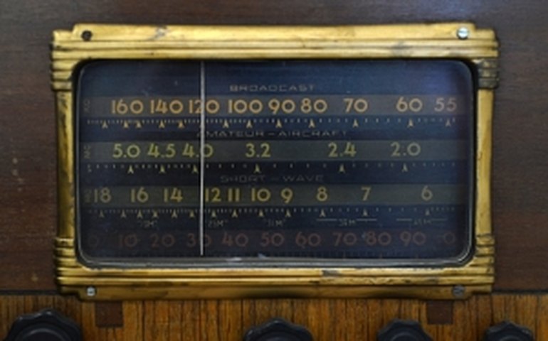 Rádios poderão operar em AM e FM por cinco anos