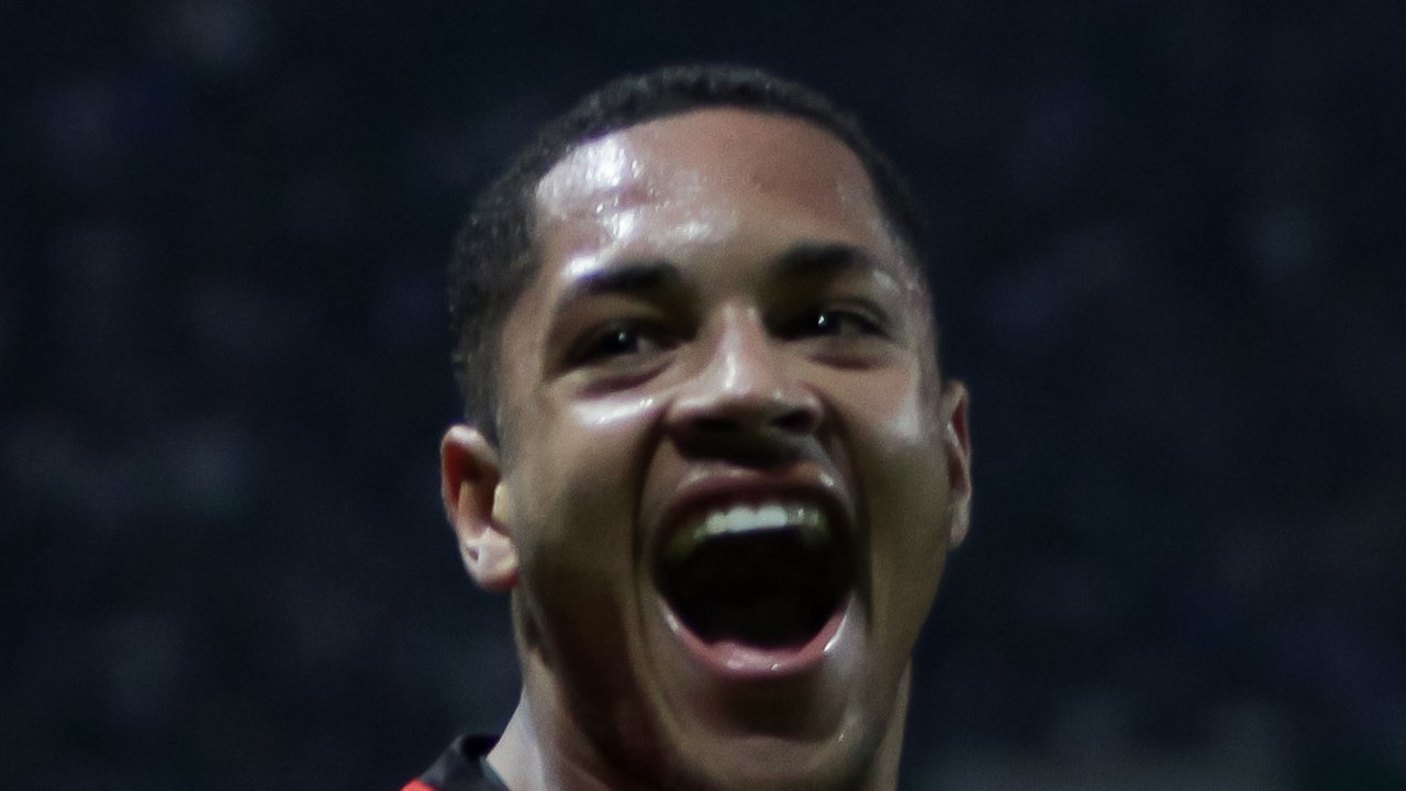 Vitor Roque desembarca em Barcelona e pode fazer estreia contra o Las Palmas no dia 4